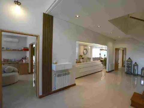 Casa en Venta en Tristán Suárez, USD 680.000