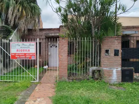 CASA EN ALQUILER - DOS DORMITORIOS - ALTURA MATE DE LUNA AL 3000