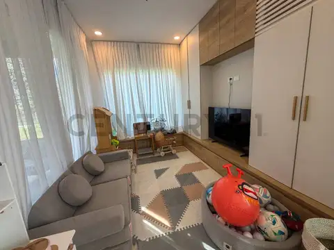 Casa en Venta con 4 cocheras