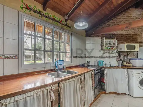 Casa Quinta con Pileta y Gran Parque de 1.336 m² en Loma Verde – 2 Dormitorios