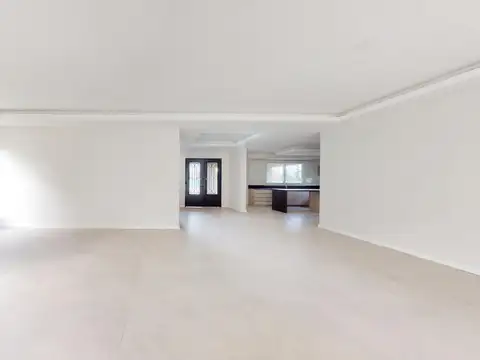 Casa 8 ambientes con 5 baños