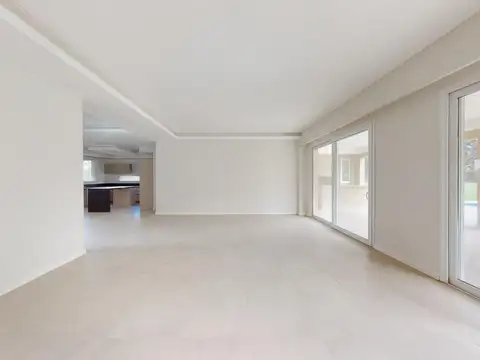 Casa en Alquiler con 2 cocheras