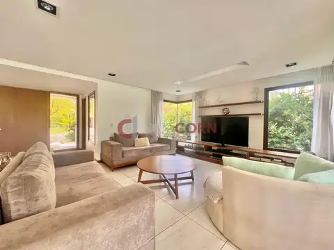 Casa 5 ambientes con 4 baños