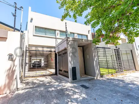 VENTA TRIPLEX CASTELAR A ESTRENAR 4 AMBIENTES