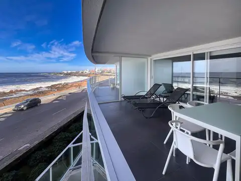 espectacular departamento con vista al mar ubicado frente a la playa brava y con la mansa detrás