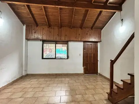 Depto Tipo Casa en Alquiler de 1 dormitorio