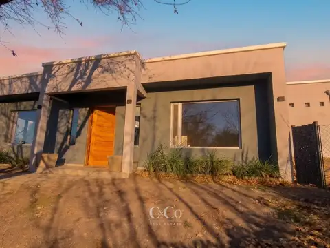 Casa 5 ambientes con 3 baños