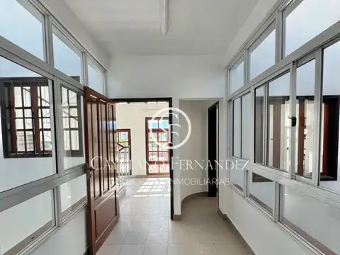 Alquilo edificio completo en la Ciudad de Salta Capital  