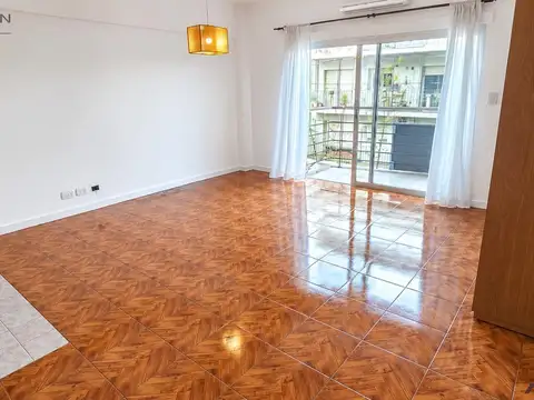 Billinghurst al 200 Monoambiente al frente con balcón en Almagro