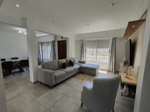 VENTA CASA A 5 AMBIENTES EN LOMAS DEL MIRADOR