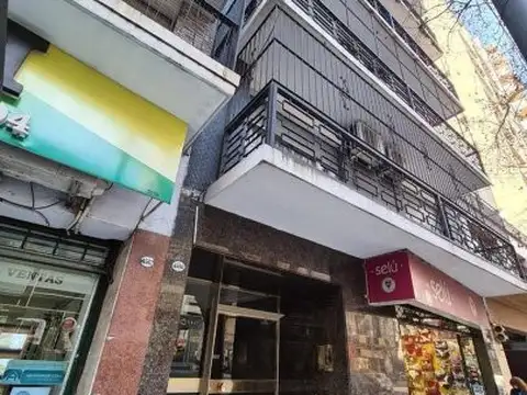 IMPORTANTE DEPTO.  3 AMBIENTES CON DEPENDENCIAS COCINA COMEDOR DIARIO DOBLE ENTRADA