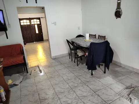 CASA 2 DORMITORIOS EN VENTA PATIO EN LOS HORNOS