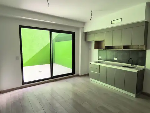 AMPLIO MONOAMBIENTE PB CON PATIO
