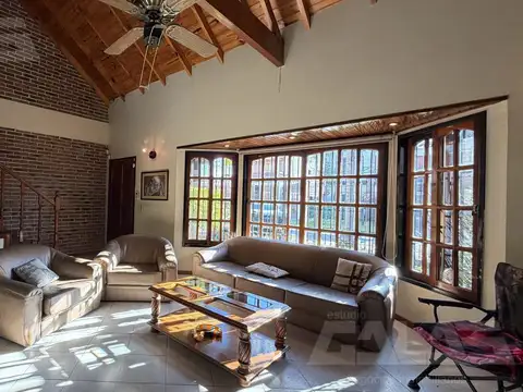 Casa en Venta con 3 cocheras