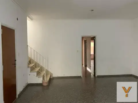 Casa en venta - 3 Dormitorios 2 Baños - 240Mts2 - La Plata