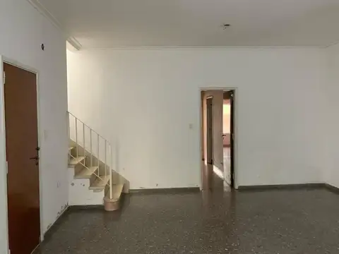 Casa en venta - 3 Dormitorios 2 Baños - 240Mts2 - La Plata