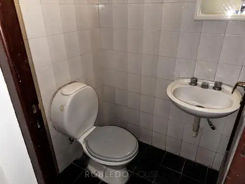 Casa en alquiler para emrpesa 7 despachos, frenta a la Legislatura de Salta Capital