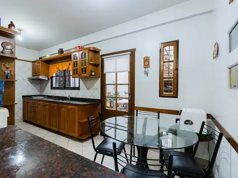 VENTA CASA 5 AMBIENTES C/COCHERA - VILLA DEVOTO