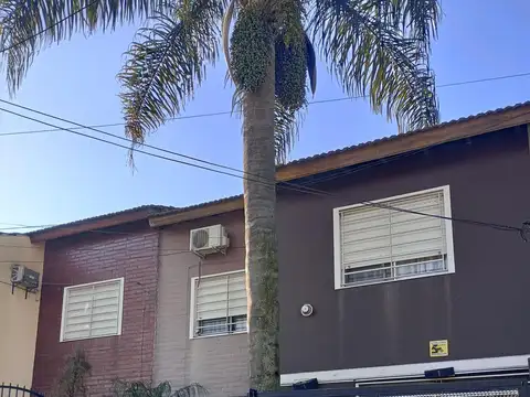 Depto Tipo Casa 4 ambientes con 2 baños