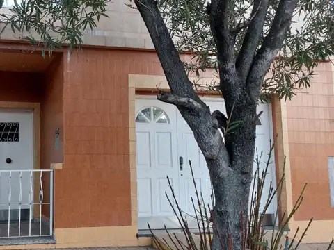 CASA EN VENTA MORON SUR