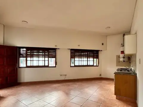 Depto Tipo Casa en Alquiler en Flores, $ 550.000