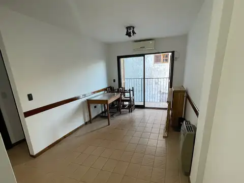 Departamento en Martinez, 2 ambientes al contrafrente con balcón.