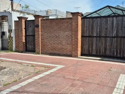 Casa 3 amb parque, quincho, piscina. Lanús Este