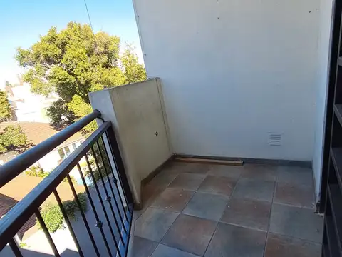 Departamento CONTRAFRENTE en venta en Villa Sarmiento CENTRICO con cochera