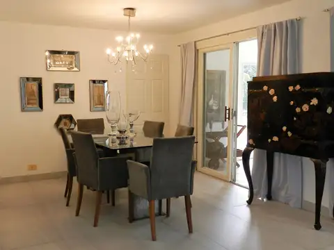 Casa 4 ambientes con 3 baños
