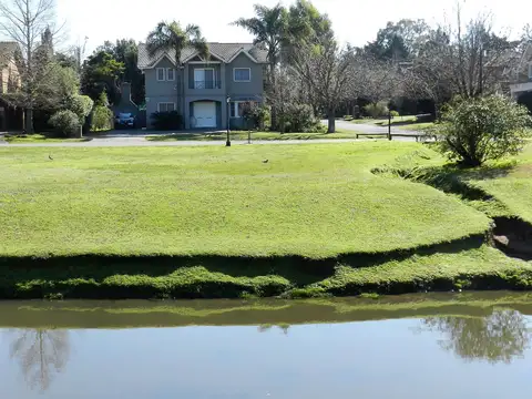 Casa en Venta 4 Ambientes en Club De Campo Pueyrredon