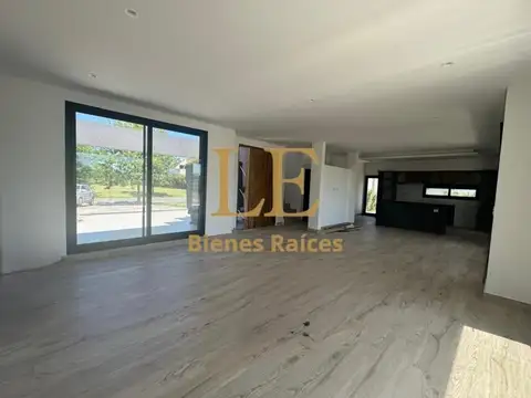 Casa 5 ambientes con 5 baños