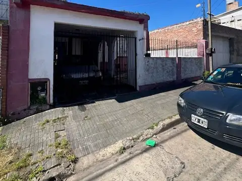 VENTA DE CASA SOBRE LOTE PROPIO DE 8.66 POR 45 Mts