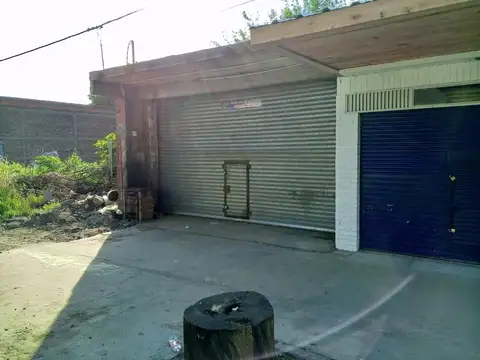 Local en Los Hornos LOTE 10X30