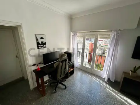 Av Colon 2400, Piso 4