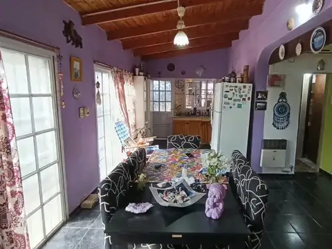 Casa 5 ambientes con 1 baño