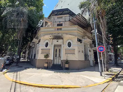 Casa en esquina para uso comercial todo destino en Caballito