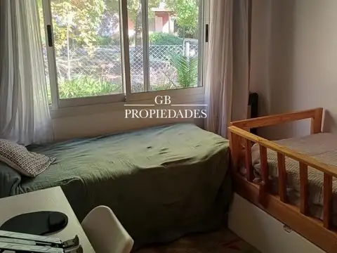 Casa en Alquiler con 3 cocheras