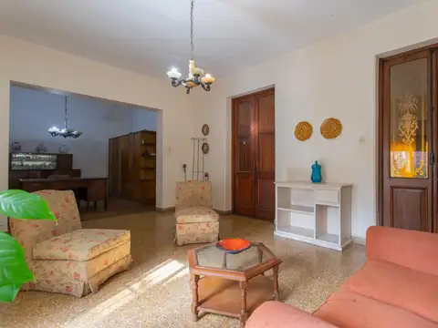 Casa 5 ambientes con 1 baño