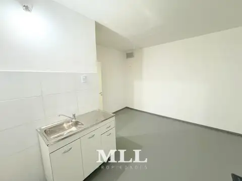 Av. Corrientes al 700. Local en galería