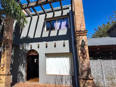 CASA 3 DORMITORIOS EN BARRIO SAN ALFONSO