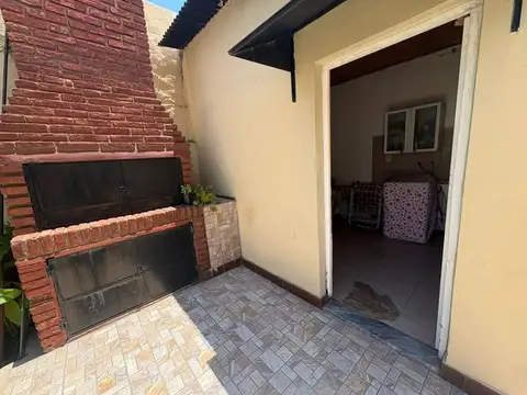 Casa con Patio verde en Barrio Sgto Cabral
