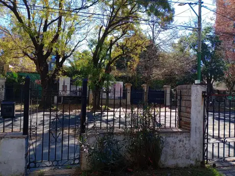 Casa en Venta con 5 cocheras