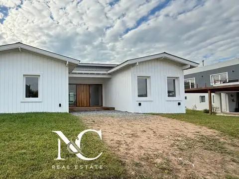 Casa en venta en Costa Esmeralda californiana 4 dormitorios gas natural
