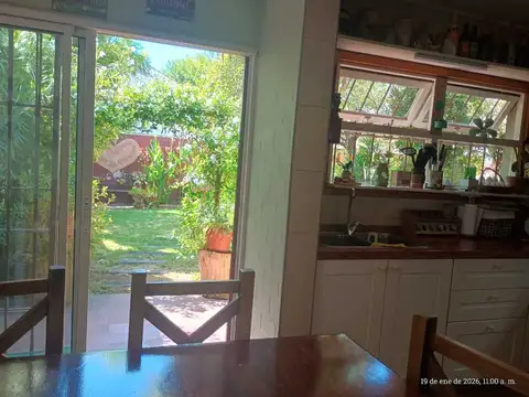 Casa 4 ambientes con 2 baños