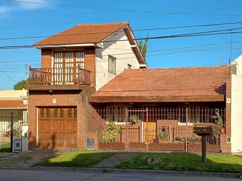 VENTA CASA 4 AMB Bº SANTA MONICA CON GARAGE