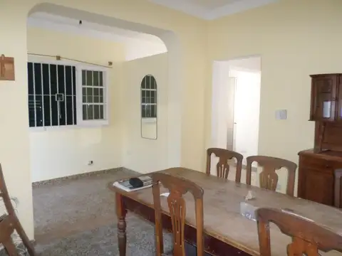 EXCELENTE UBICACIÓN  2 AMBIENTES MUY AMPLIOS CON PATIO Y TERRAZA 