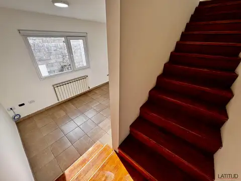 Dúplex de 3 dormitorios sobre calle Otero