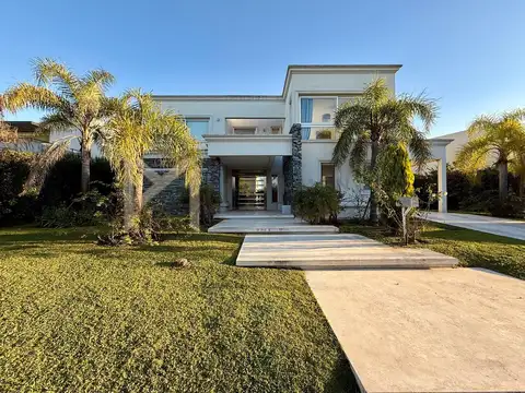 Casa 5 ambientes con 3 baños