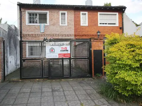 Dúplex en Venta de 4 Ambientes en Martínez con Garaje y Jardín
