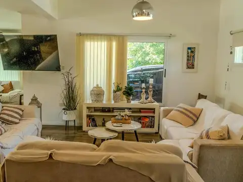 Casa 3 ambientes con 2 baños